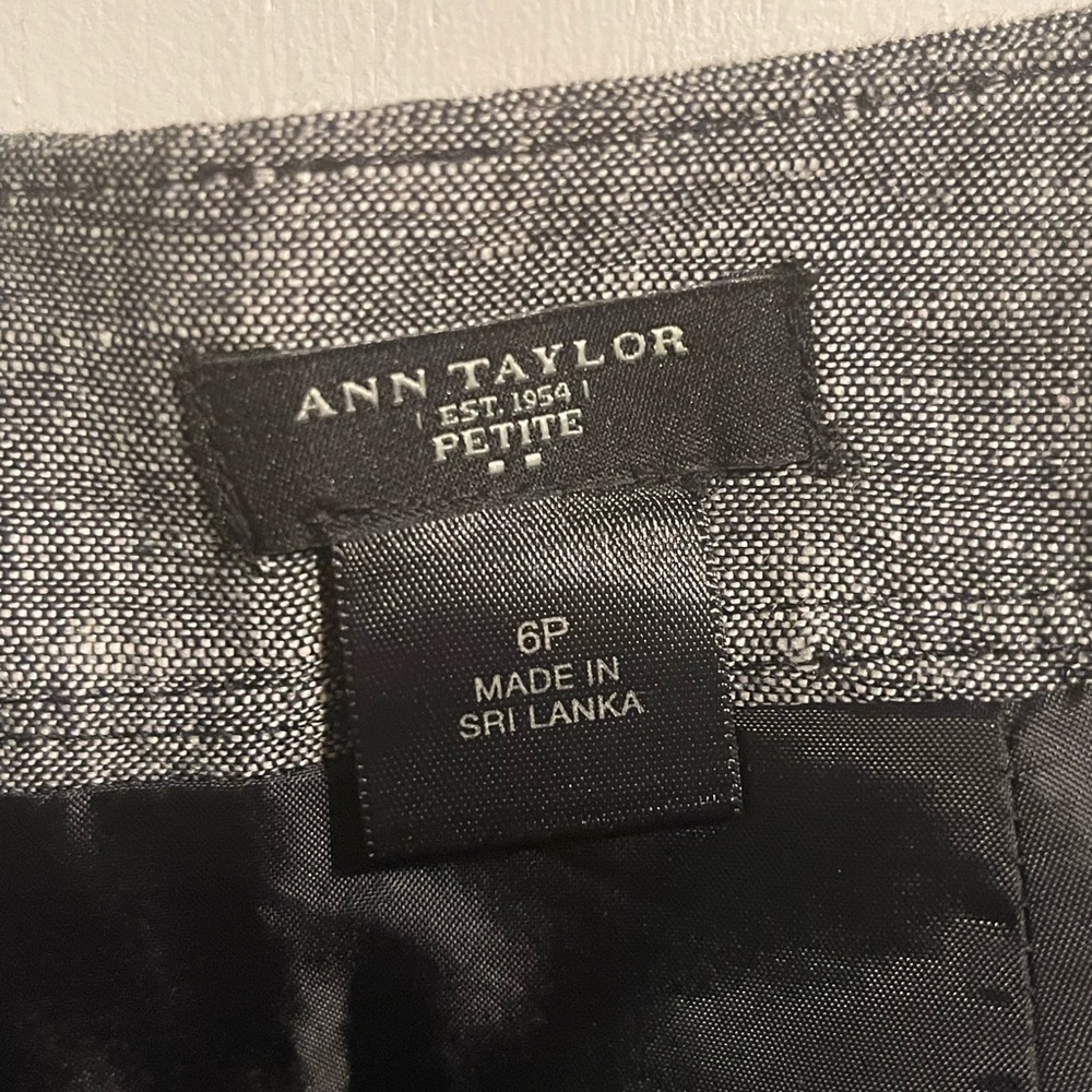 Ann‎ Taylor Gray Knee-Length Pencil Skirt for Work - Picture 3 of 3
